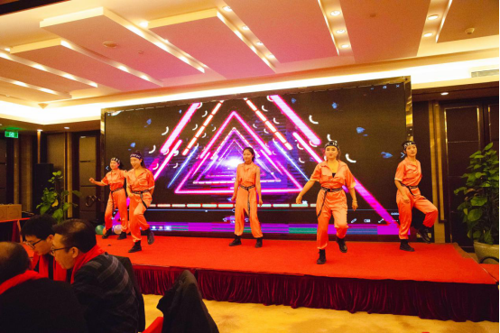 硅動(dòng)力舉辦“開放創(chuàng)新,高質(zhì)量發(fā)展”2019年年會(huì)(圖2) 硅動(dòng)力舉辦“開放創(chuàng)新,高質(zhì)量發(fā)展”2019年年會(huì)(圖2)