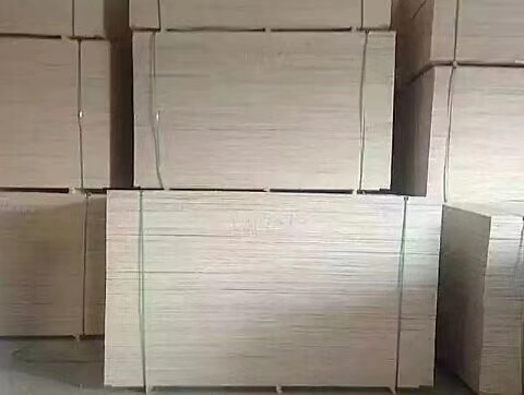在運(yùn)輸異形膠合板時我們應(yīng)該注意哪幾點(diǎn)?